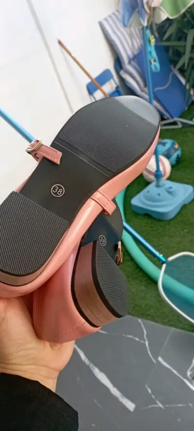 Zapatos planos rosados con hebilla - miniatura 2