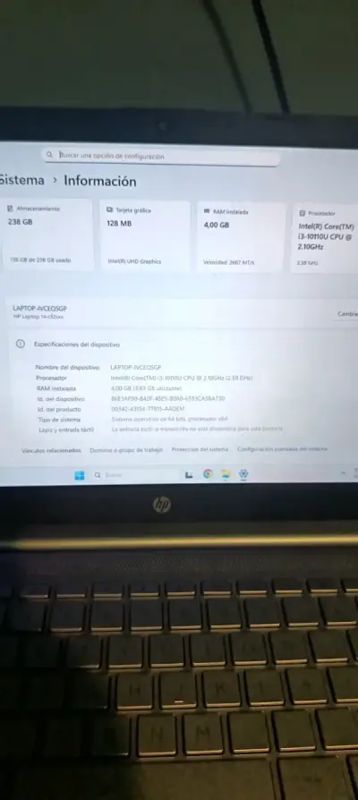 Laptop gris en buen estado - miniatura 4