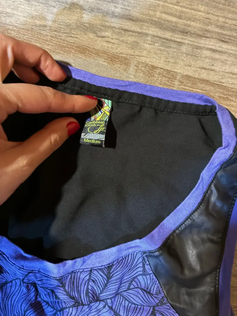 Polera sin mangas estampada azul y negra talla M - 2