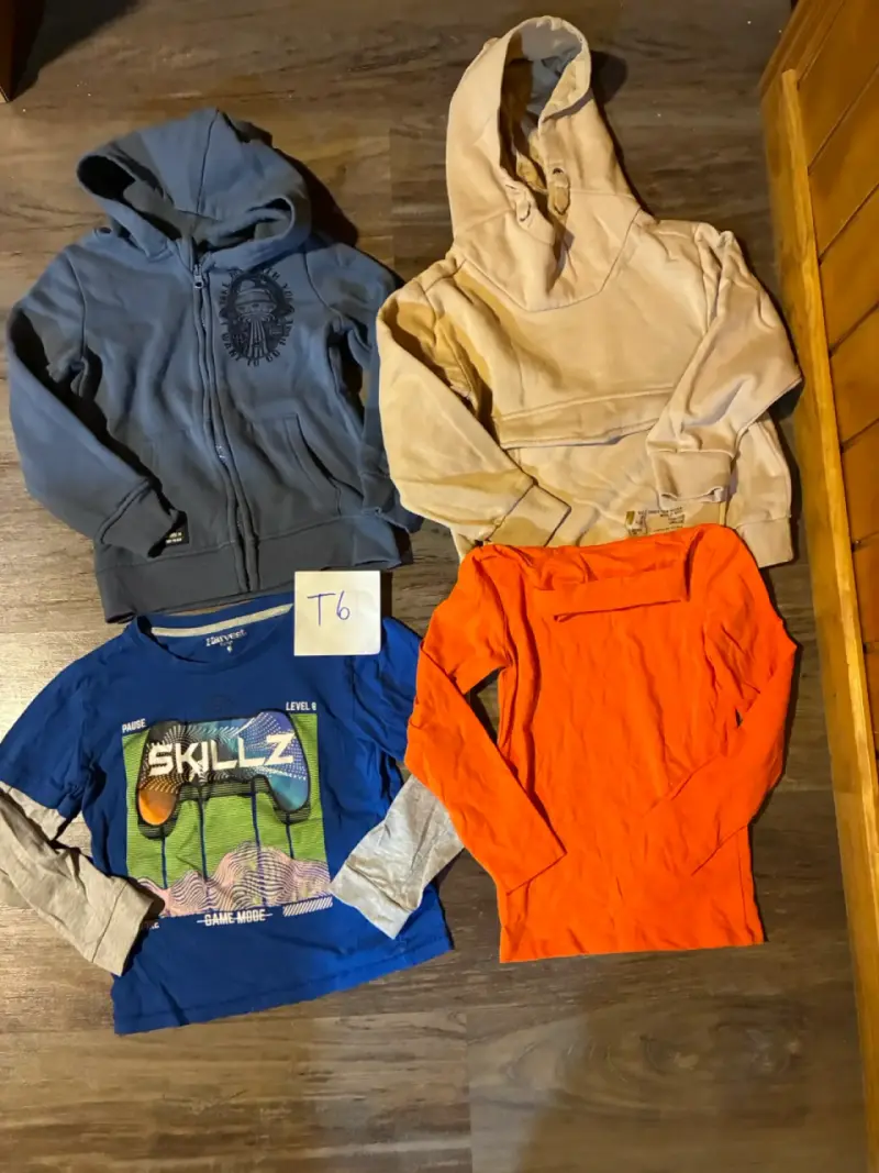 Lote de polerones y poleras para niño talla 6 - 1