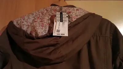 Chaqueta café con capucha y cintura ajustable - miniatura 6