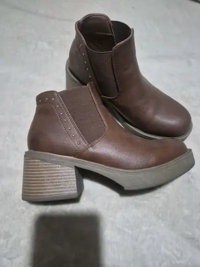 Botines de cuero marrón con tacón grueso - miniatura 1