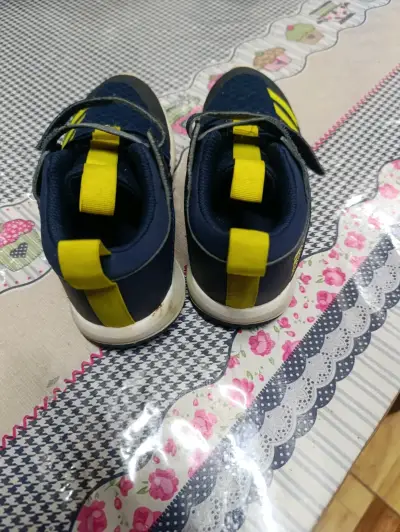 Zapatillas Adidas deportiva de niño - miniatura 1
