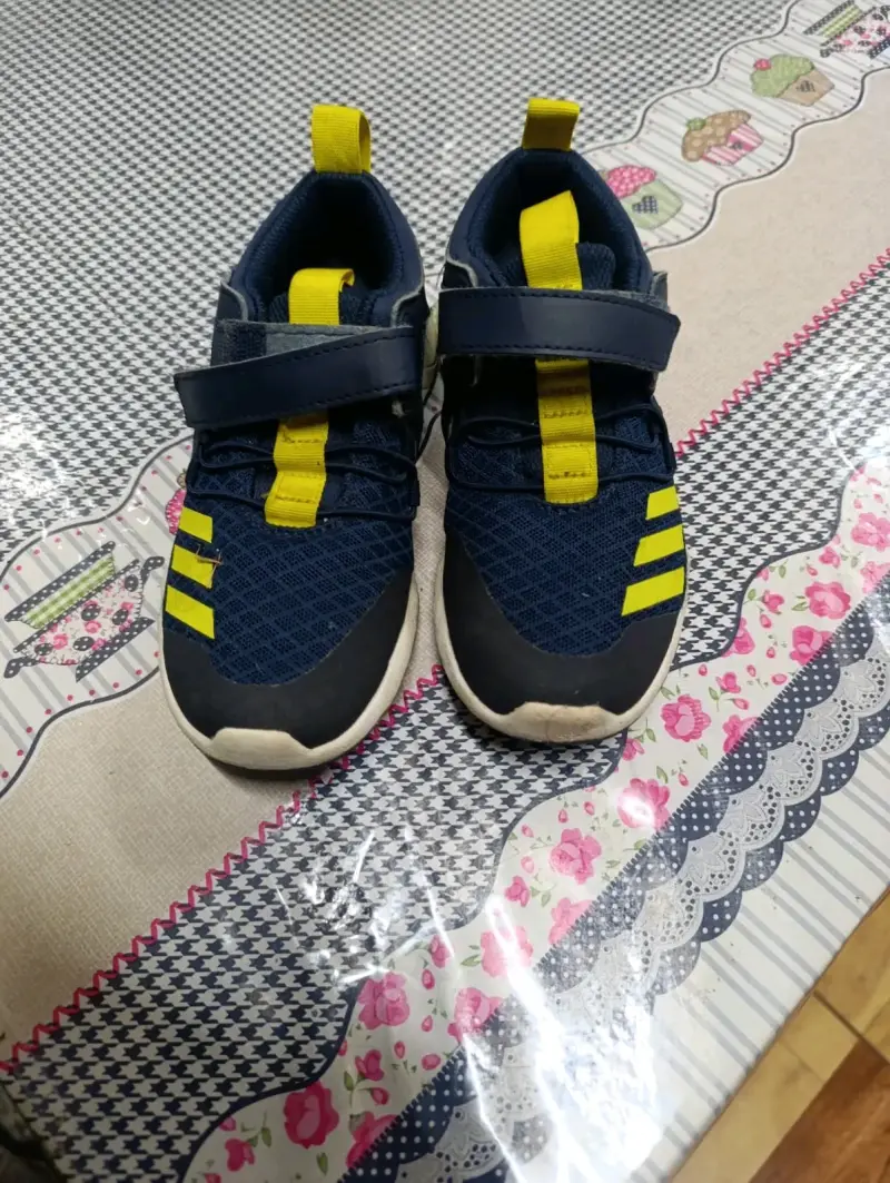 Zapatillas Adidas deportiva de niño - 3
