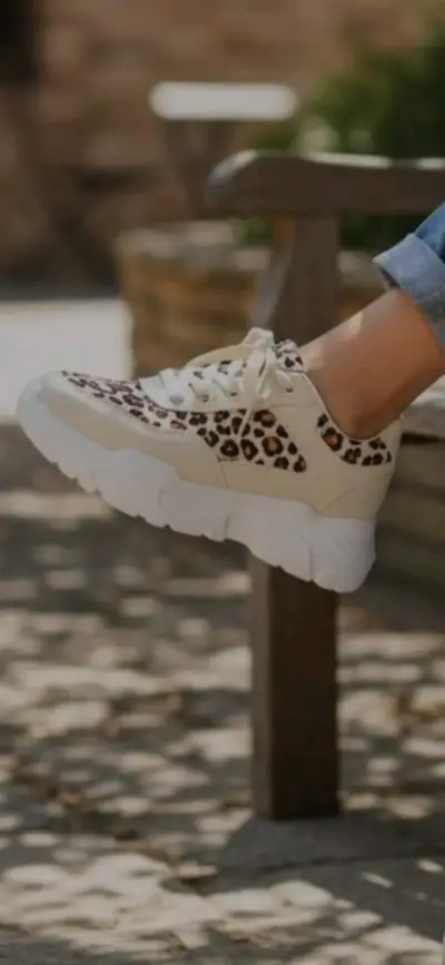 Zapatillas deportivas con estampado animal print - miniatura 1