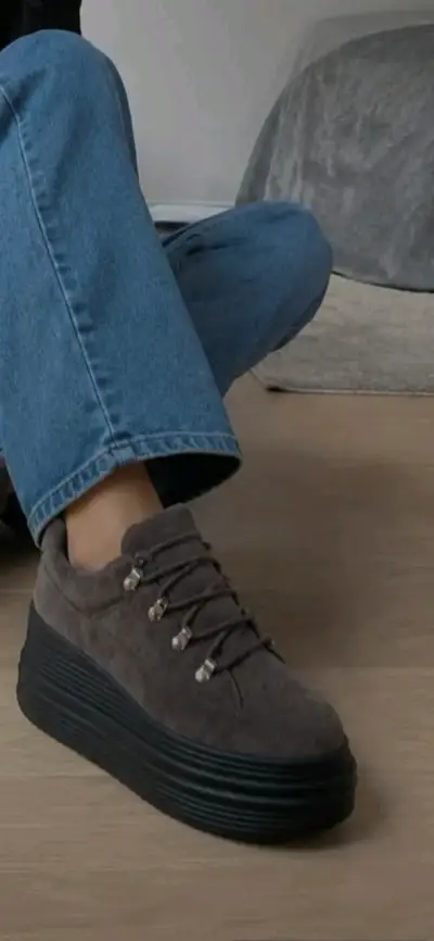 Zapatillas de plataforma gris oscuro - miniatura 1