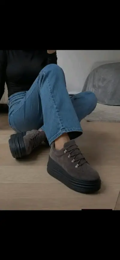 Zapatillas de plataforma gris oscuro - miniatura 2