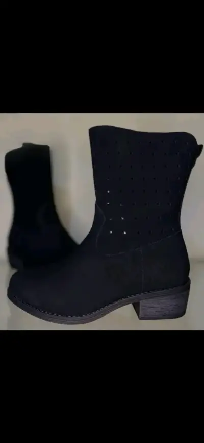 Botines negros de gamuza con diseño perforado - miniatura 1