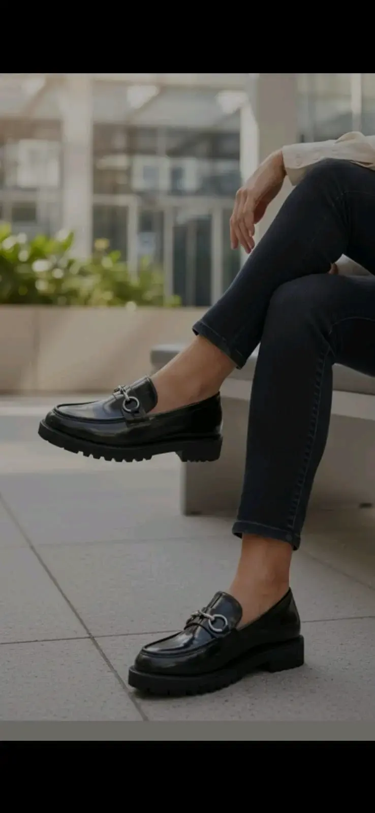 Mocasines negros de charol para mujer - 1