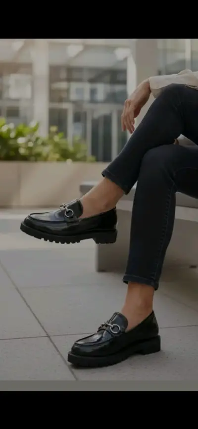 Mocasines negros de charol para mujer - miniatura 1