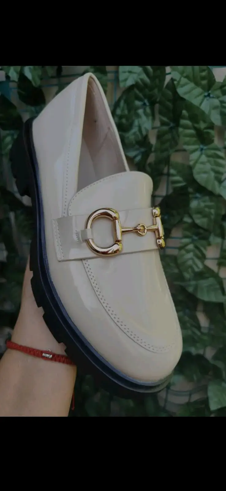 Mocasines beige con detalle dorado - 1