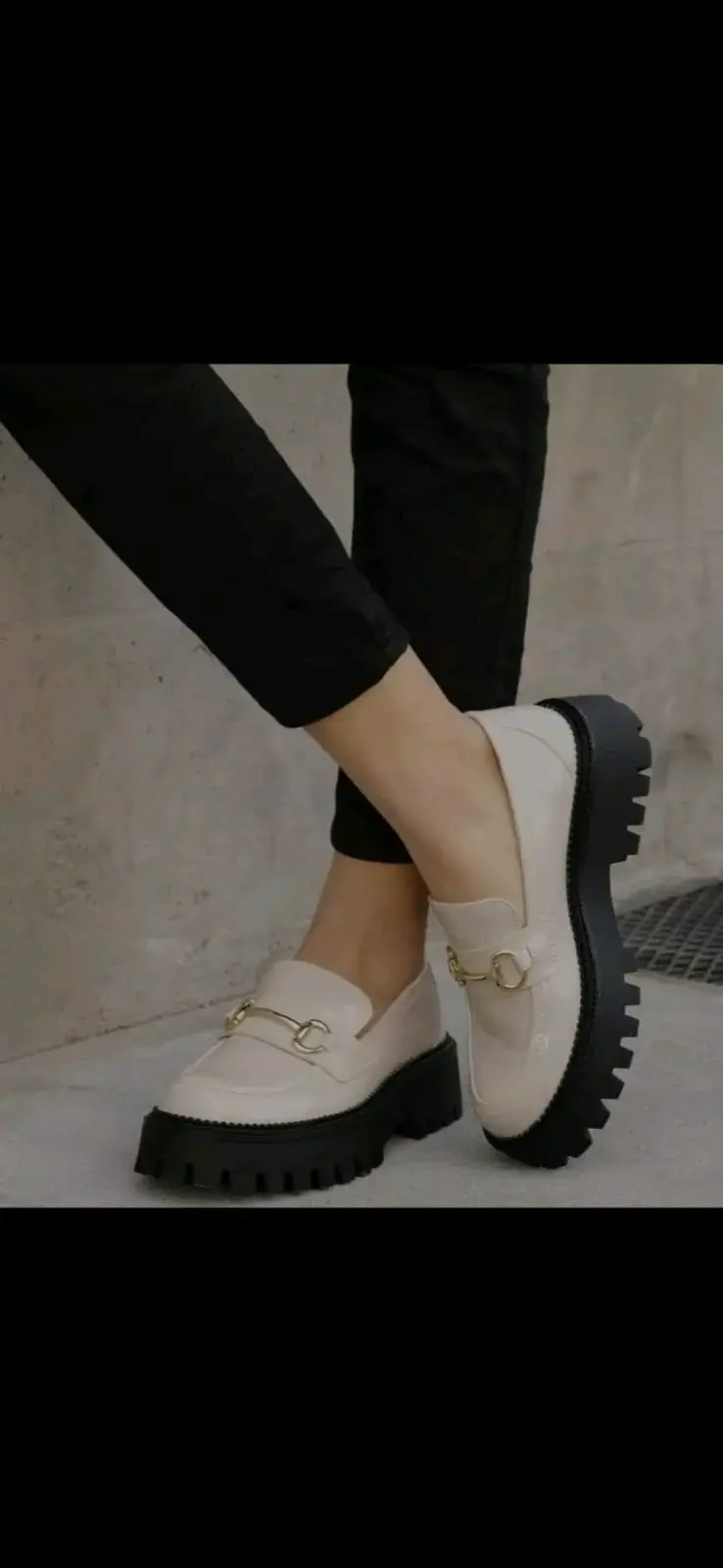 Mocasines beige con detalle dorado - 2