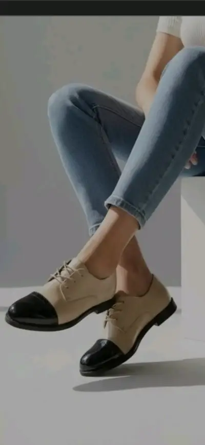 Zapatos oxford beige y negro para mujer - miniatura 1