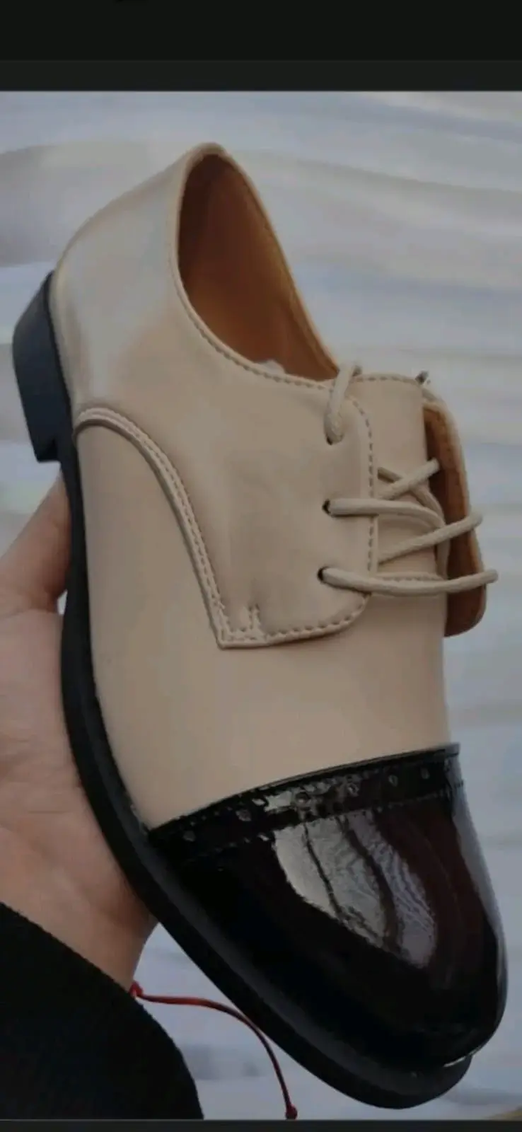 Zapatos oxford beige y negro para mujer - 2