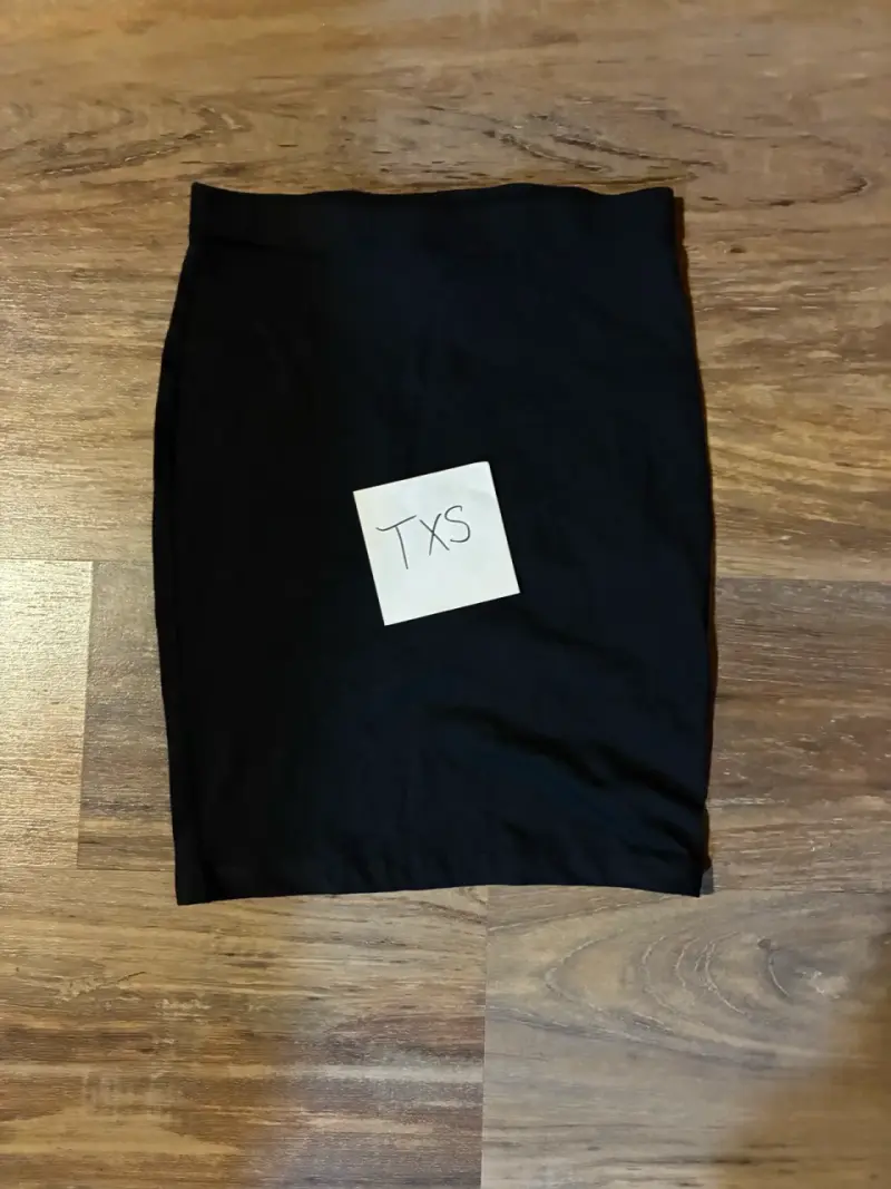 Falda negra ajustada talla XS - 1