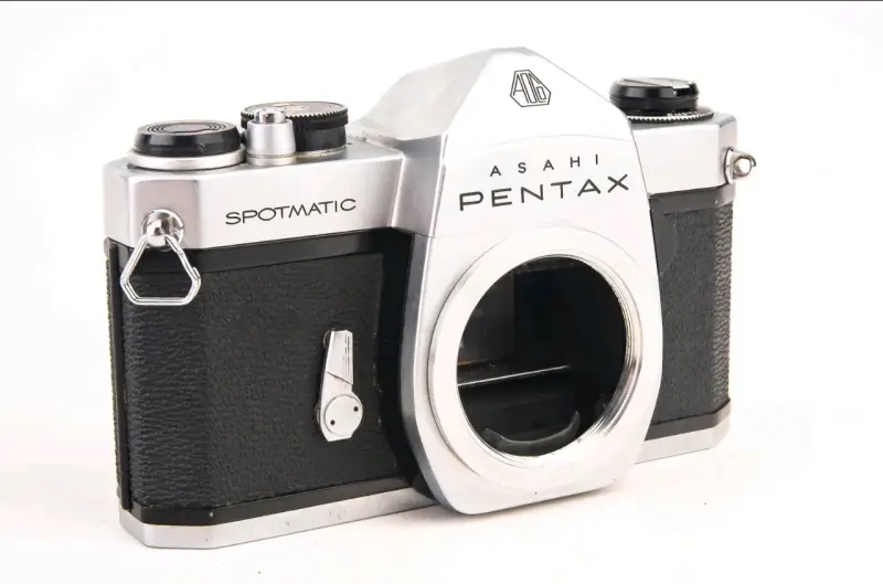 Cámara Pentax Spotmatic con lente