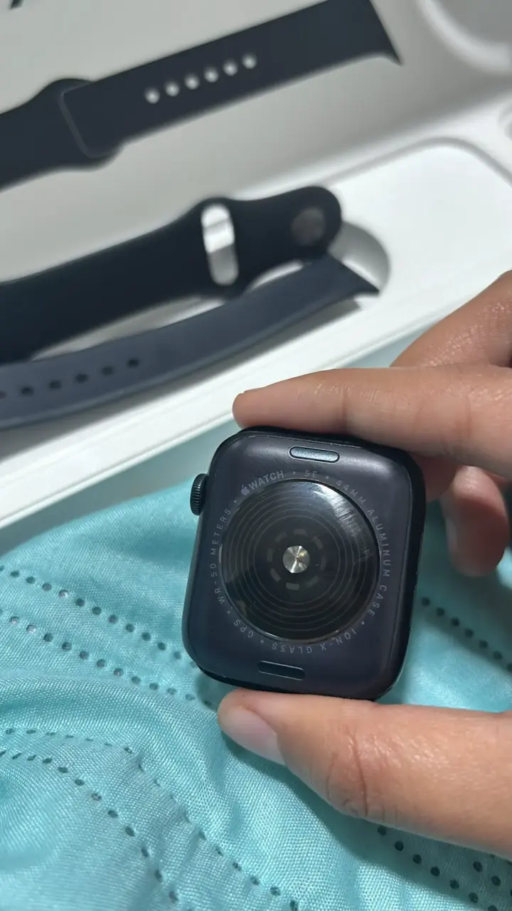 Smartwatch SE con batería al 100% - 2