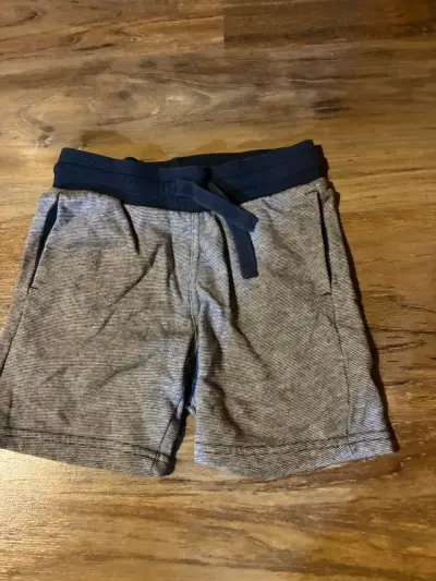 Lote de shorts para niño talla 4 años - miniatura 2