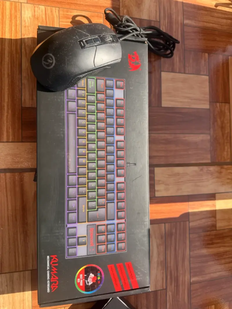 Teclado gamer Redragon con cable USB - 2