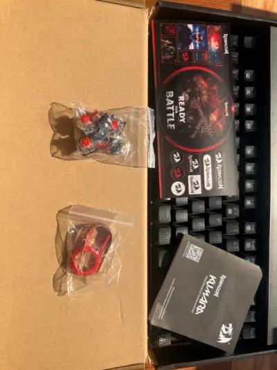 Teclado gamer Redragon con cable USB - miniatura 3