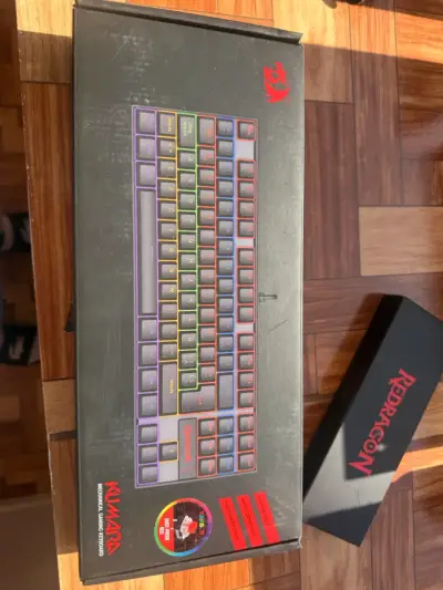 Teclado gamer Redragon con cable USB - miniatura 5