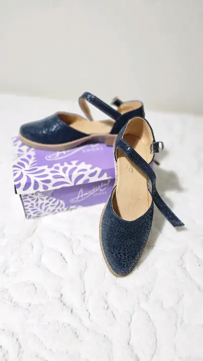 Zapatos de mujer azul con correa, Amatista - miniatura 1