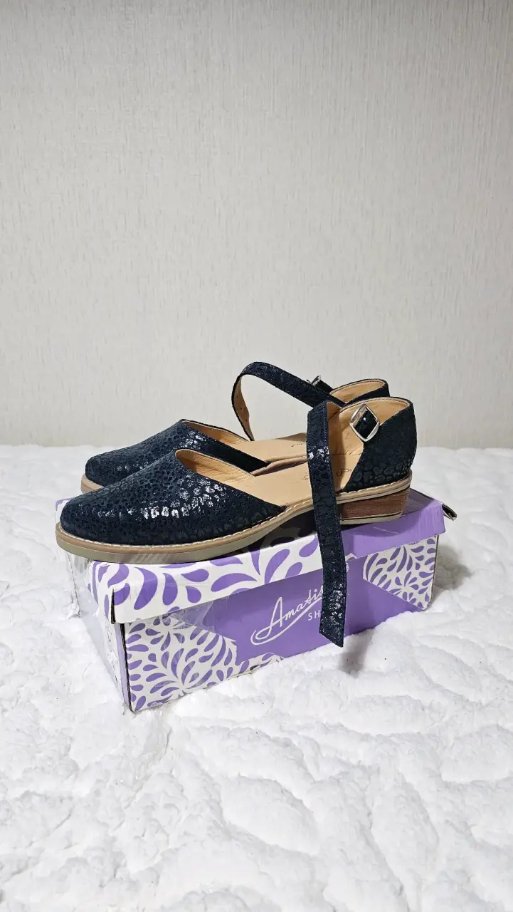 Zapatos de mujer azul con correa, Amatista - 2
