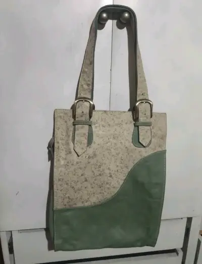 Bolso tote beige y verde ARTESANALES 100% cuero - miniatura 1