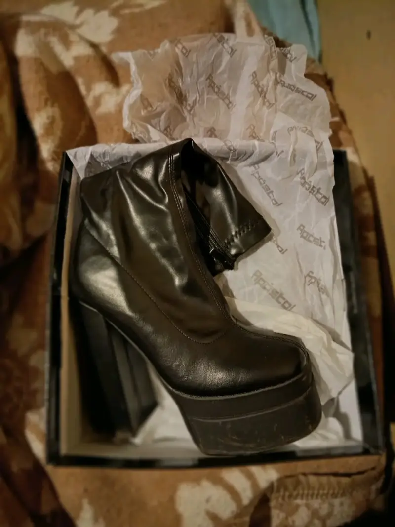 Botines de cuero negro con plataforma