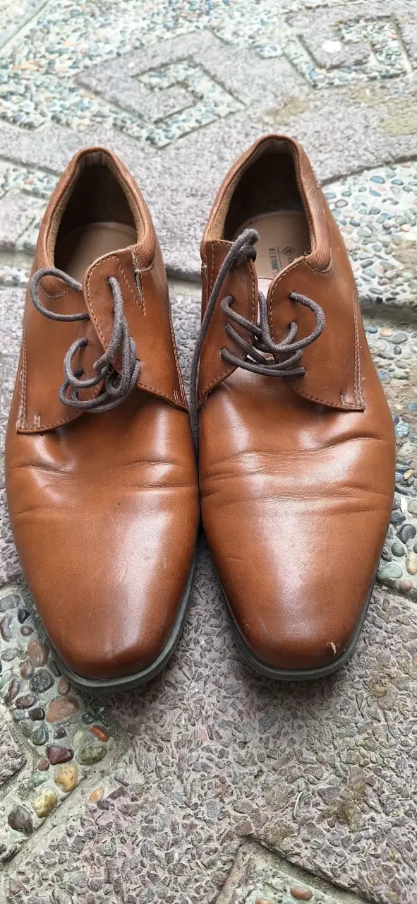 Zapatos de cuero marrón para hombre