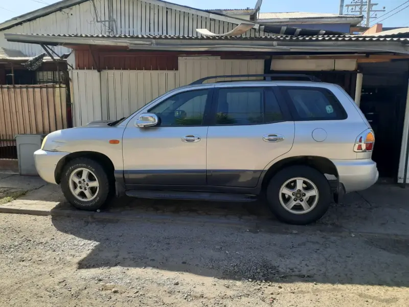 Hyundai Santa Fe SUV usado en buen estado - 2