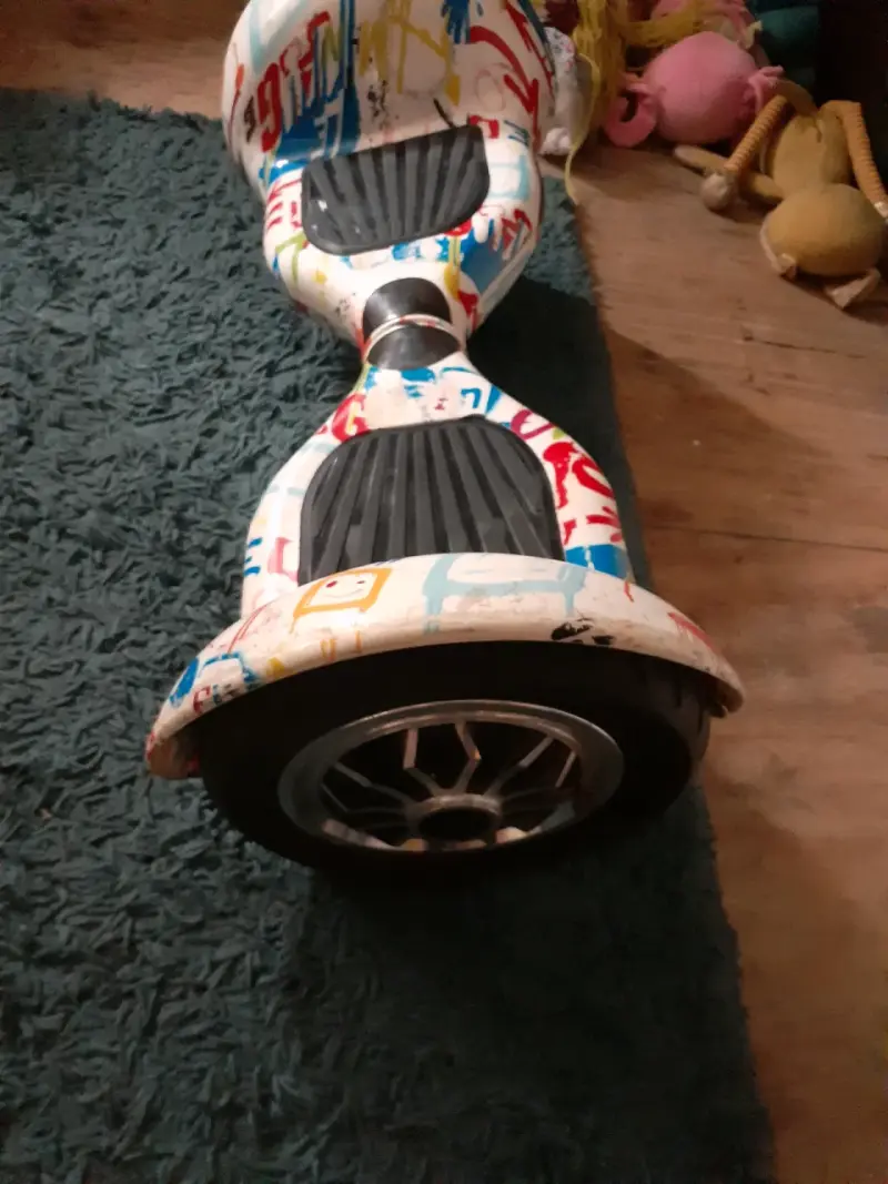 Hoverboard eléctrico con diseño colorido - 4
