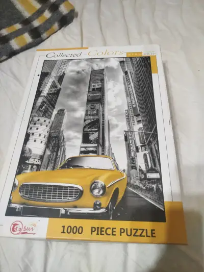 Rompecabezas de 1000 piezas con auto amarillo - miniatura 2