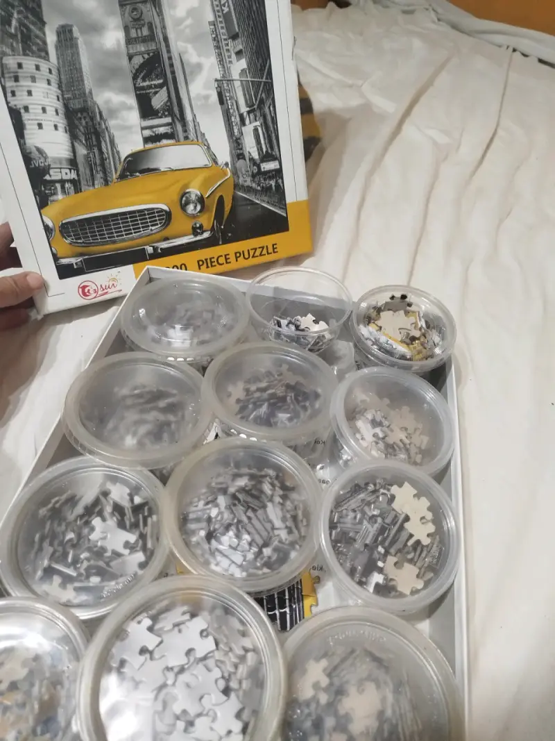 Rompecabezas de 1000 piezas con auto amarillo - 3