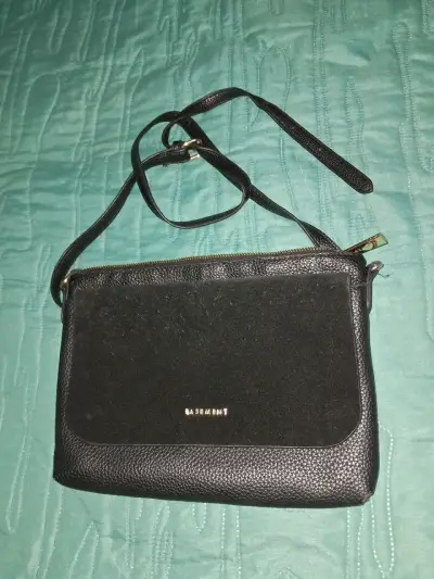 Cartera de cuero negra con correa ajustable - miniatura 1