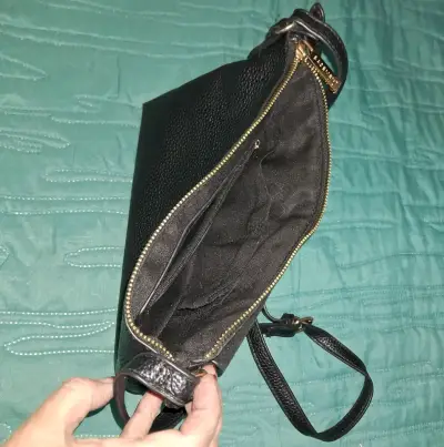 Cartera de cuero negra con correa ajustable - miniatura 3