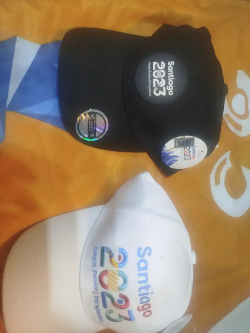 Gorras Santiago 2023 negras y blancas jockey - 3