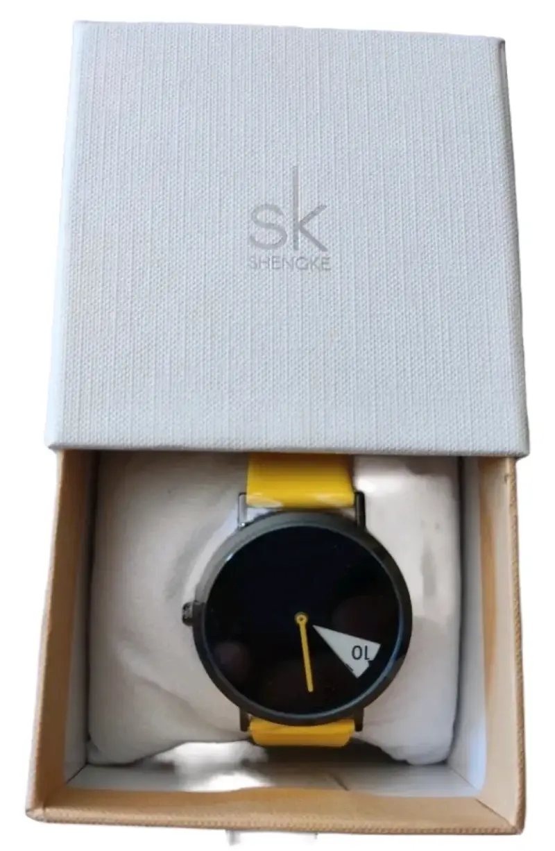 Reloj Shengke minimalista con correa amarilla - 4