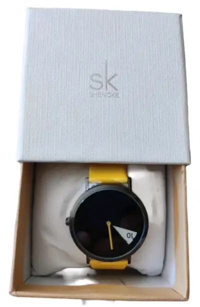 Reloj Shengke minimalista con correa amarilla - miniatura 4
