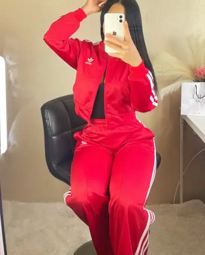 Conjunto deportivo rojo Adidas para mujer - miniatura 3