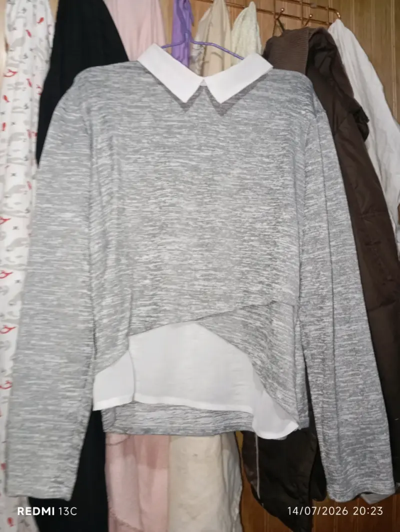 Blusa rayada con encaje en cuello - 2