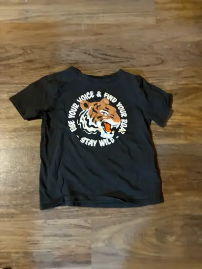 Pack de poleras infantiles con diseño de dinosaurio y tigre - miniatura 3