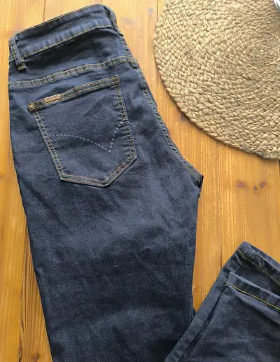 Jeans ajustados azul oscuro para hombre - miniatura 2