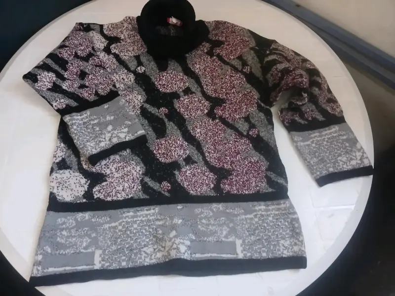 Suéter de cuello alto con diseño floral - 2