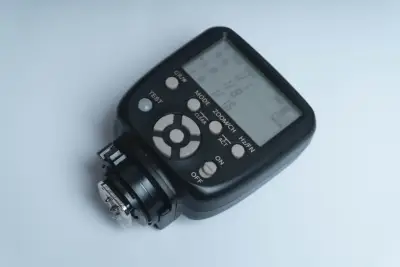 Transmisor flash Yongnuo YN560-TX II para Nikon - miniatura 2