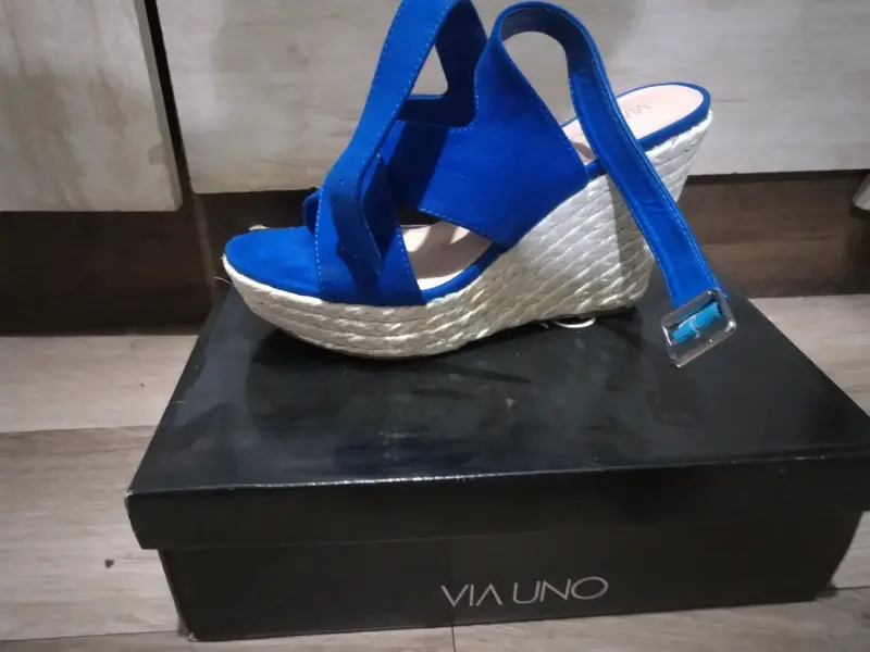 Sandalias de cuña azul Via Uno