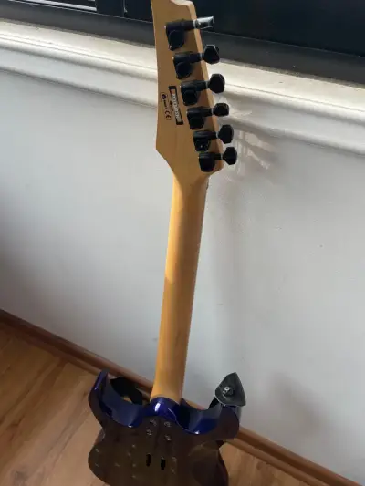 Guitarra eléctrica Ibanez azul con correa - miniatura 4