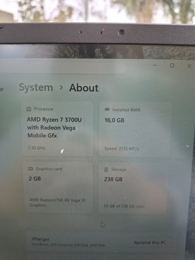 Laptop ASUS con procesador AMD Ryzen - 5