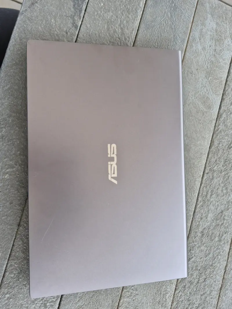 Laptop ASUS con procesador AMD Ryzen - 6