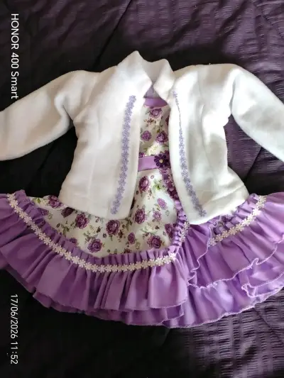 Vestido infantil con chaqueta blanca y flores - miniatura 1